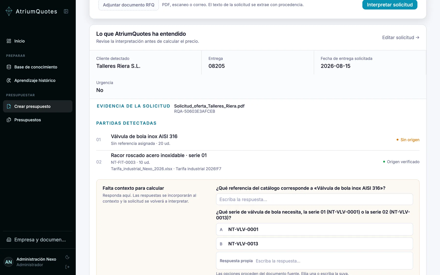 Pantalla de AtriumQuotes: una solicitud subida interpretada en líneas de pedido con insignias de verificación de fuente y una pregunta de aclaración con dos opciones citadas más respuesta libre.